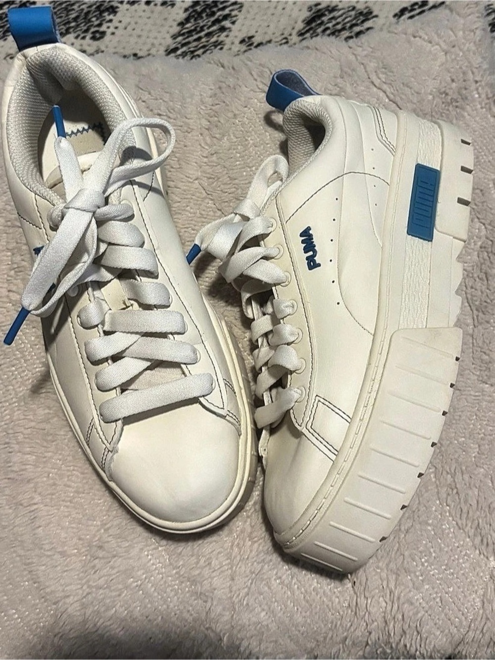 Puma Sneakers in White & Blue